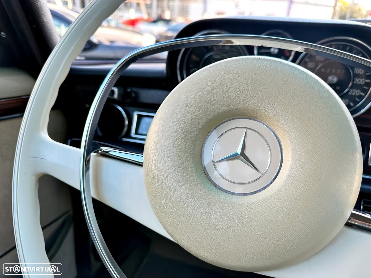 Mercedes-Benz 300 - 13