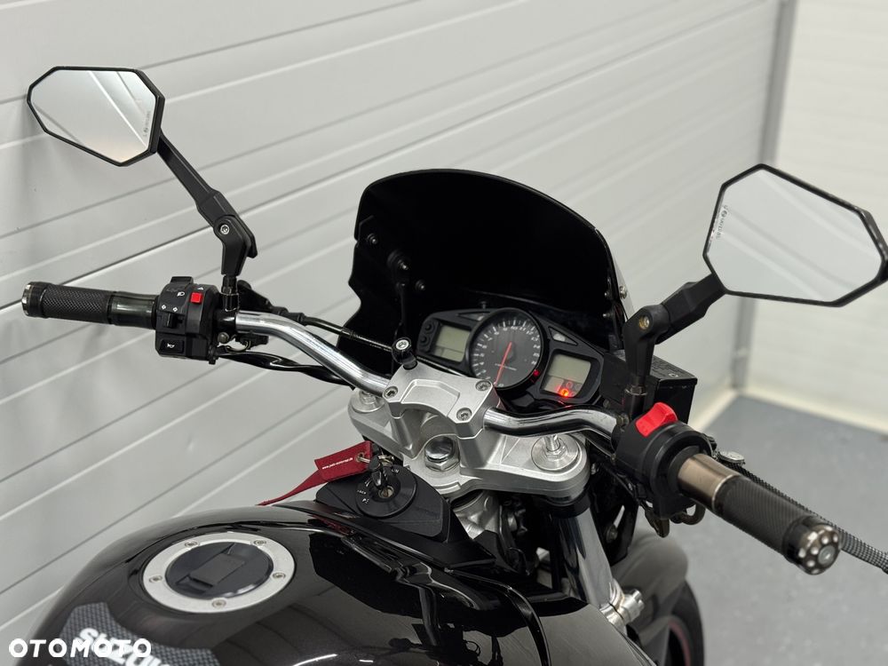 Suzuki GSR - 11