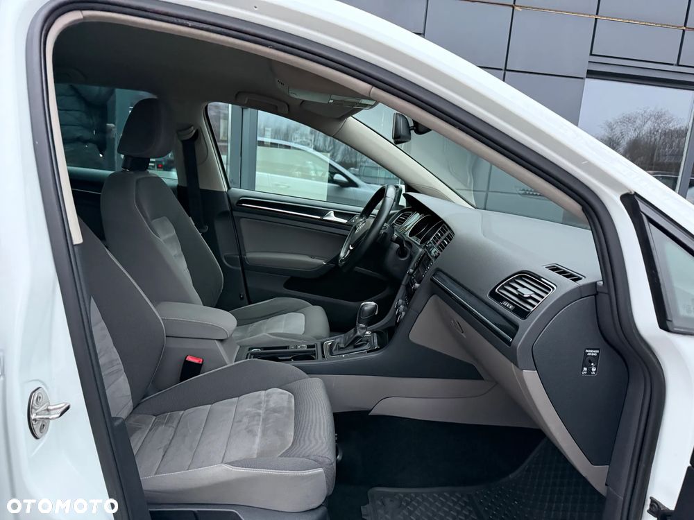 Volkswagen Golf - 24