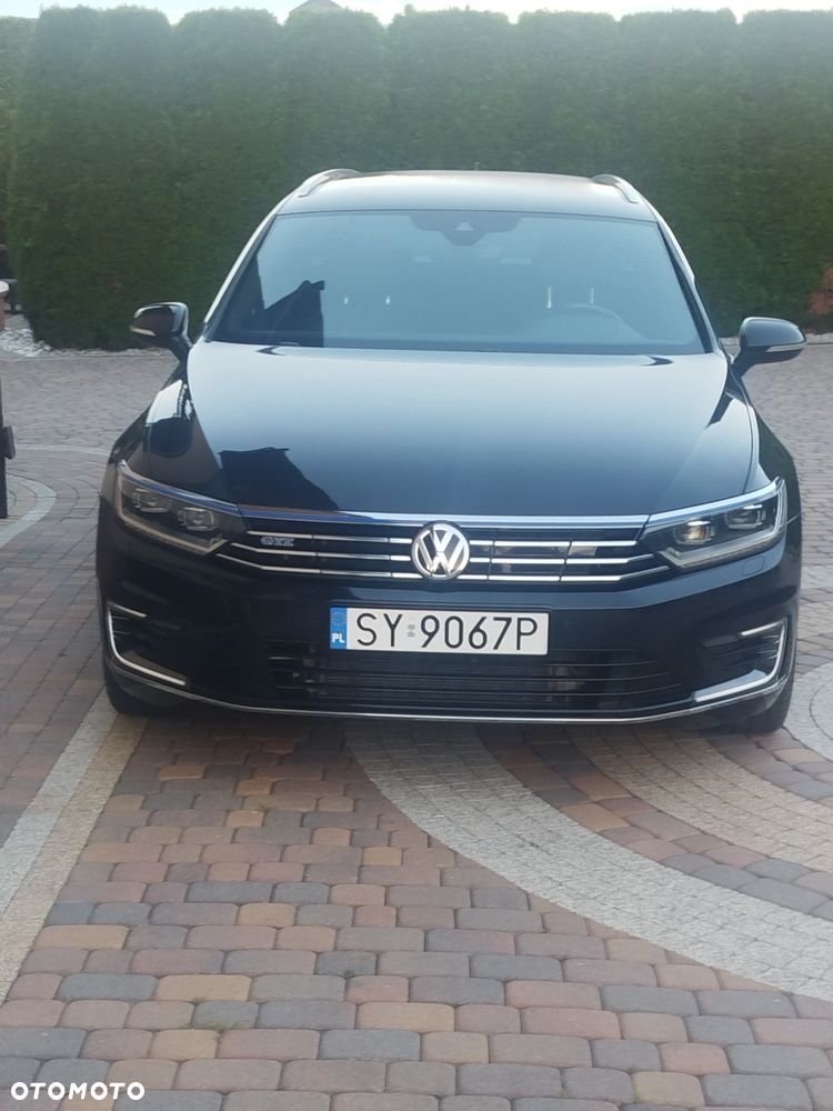 Volkswagen Passat - 1