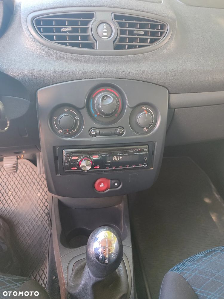 Renault Clio 1.2 16V Wind - 13