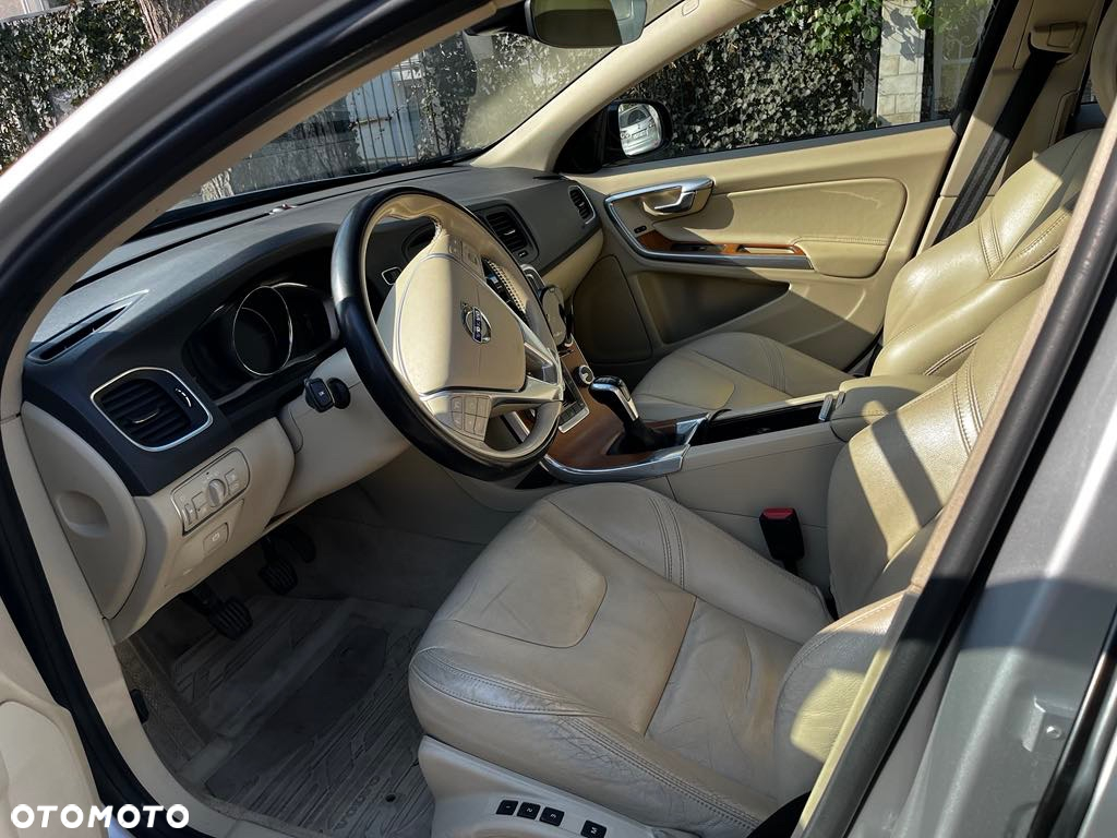 Volvo V60 Cross Country D3 Drive-E Summum - 8
