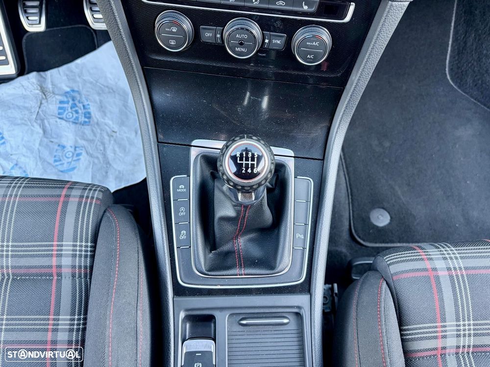 VW Golf 2.0 TSi GTi Performance - 36