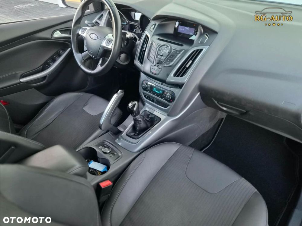 Ford Focus - 36