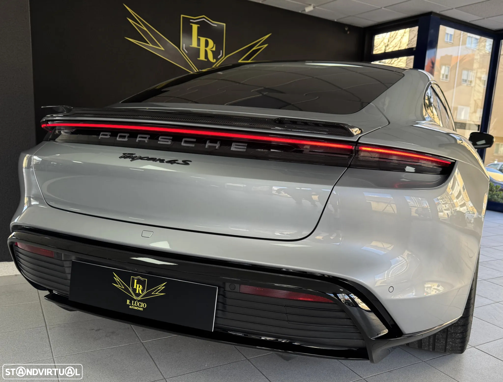 Porsche Taycan 4S - 25