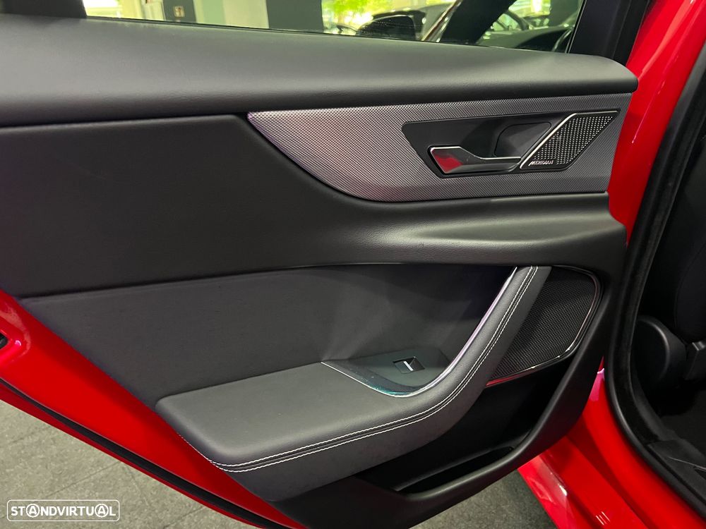 Jaguar XE D180 Aut. R-Dynamic S — fotografia 20