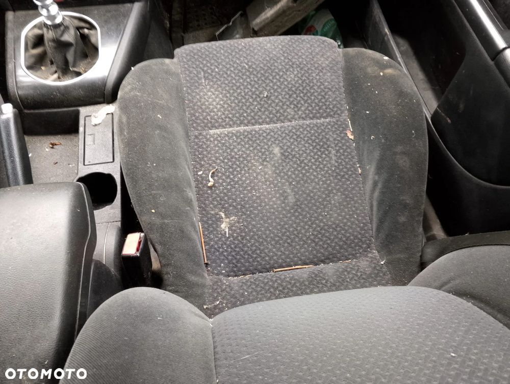 Ford Mondeo Mk.3 (00-03r.) 1.8B 125KM. Silnik CHBA, CHBB Skrzynia MTX 75 lakier Stardust Silver (metalic) . Cały na części GWARANCJA !!!  Przód Tył Zestaw Komplet Drzwi Klapa Zderzak Błotnik Maska Grill Atrapa Szyba Pas Lampa Lusterko Boczki Fotel Kanapa Kokpit Deska Rozdzielcza Przełącznik Włącznik Sterownik Przewody Wiązka Instalacja Moduł Komputer Czujnik Listwa Pompa Alternator Wtryski Głowica Rozrusznik Kompresor Sprzęgło Dwumas Silnik Skrzynia ABS Klimatyzacji Paliwa Wspomagania Kolektor Turbina Przepustnica Zawór Chłodnica Koło Hak Belka Sanki Zawieszenie Mcpherson Półoś Amortyzator Wydech Tłumik Zacisk Most - 39