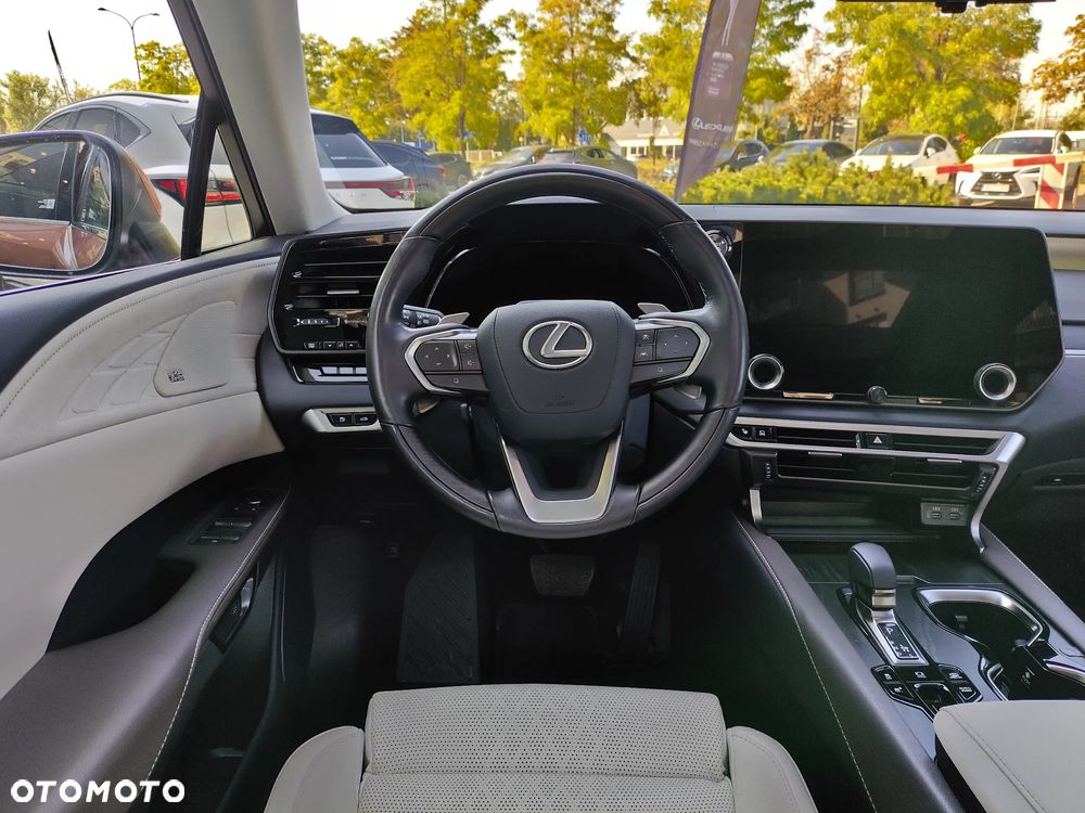Lexus RX 450h+ Omotenashi - 16