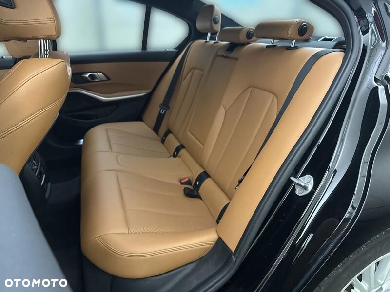 BMW Seria 3 318i - 18