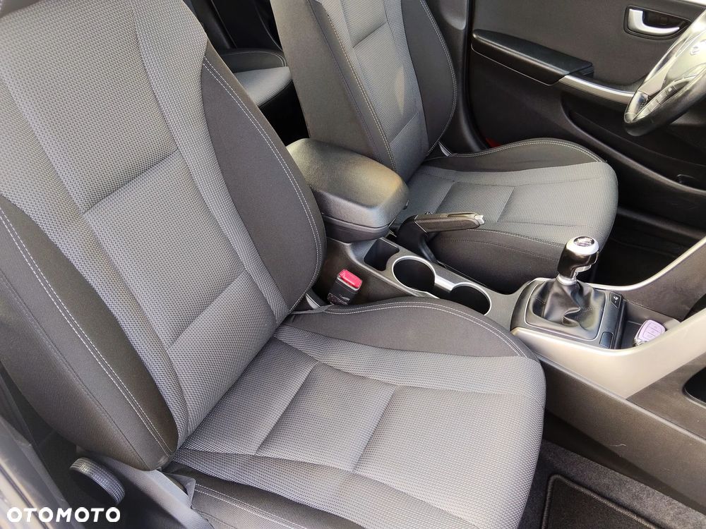 Hyundai i30 blue 1.6 CRDi Premium - 22