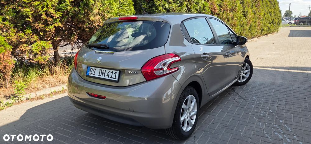 Peugeot 208 - 11