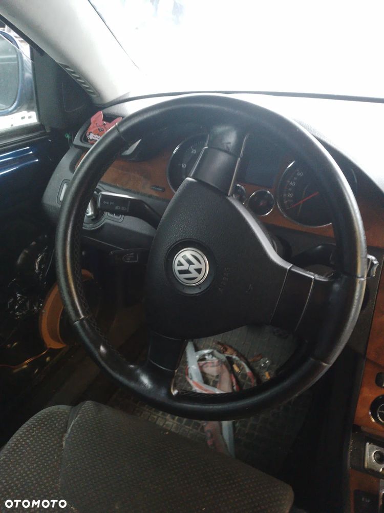 VW PASSAT B6 2.0 TDI BMP 05-09r - BŁOTNIK LEWY PRZÓD LC5E - 23