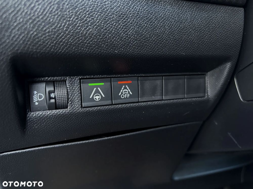 Peugeot 2008 1.5 BlueHDi Allure Pack S&S EAT8 - 32