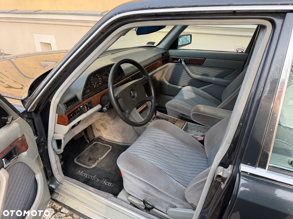 Mercedes-Benz 280 - 23