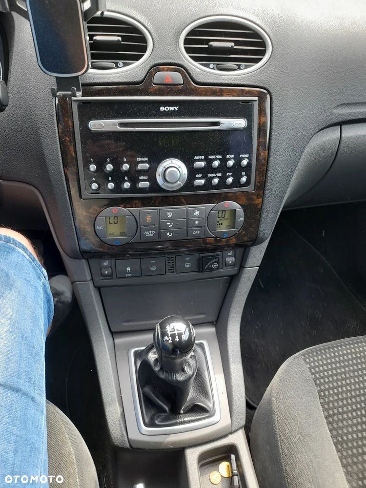 Ford Focus 2.0 Ghia - 9