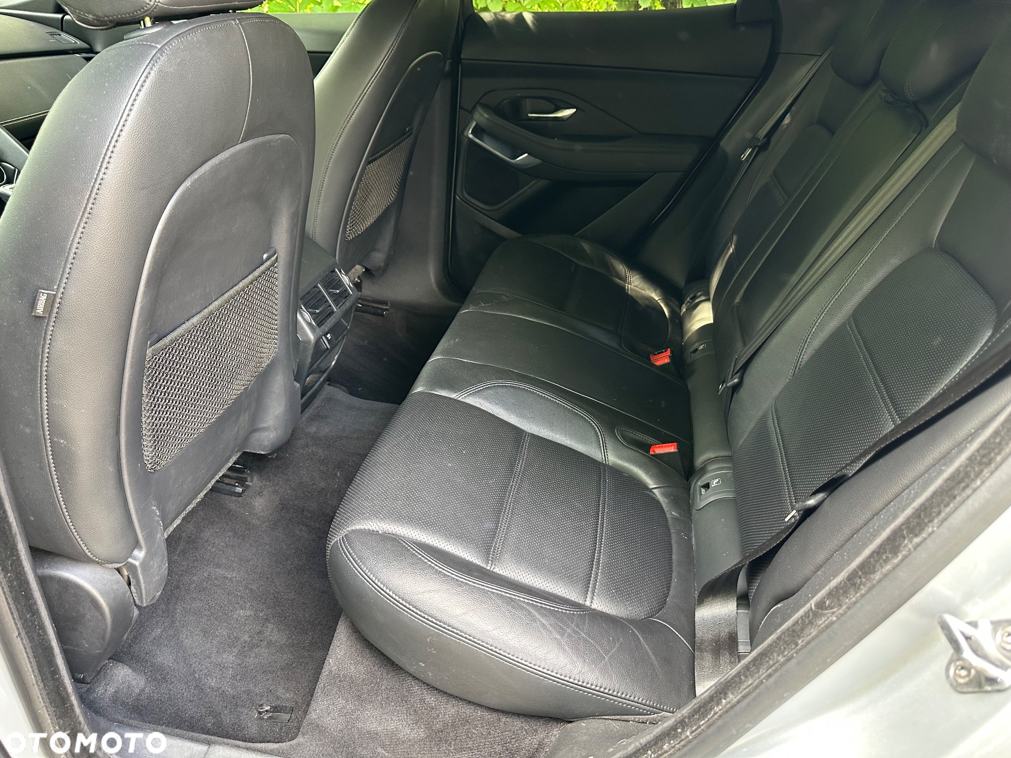 Jaguar E-Pace 2.0 i4D AWD R-Dynamic - 8