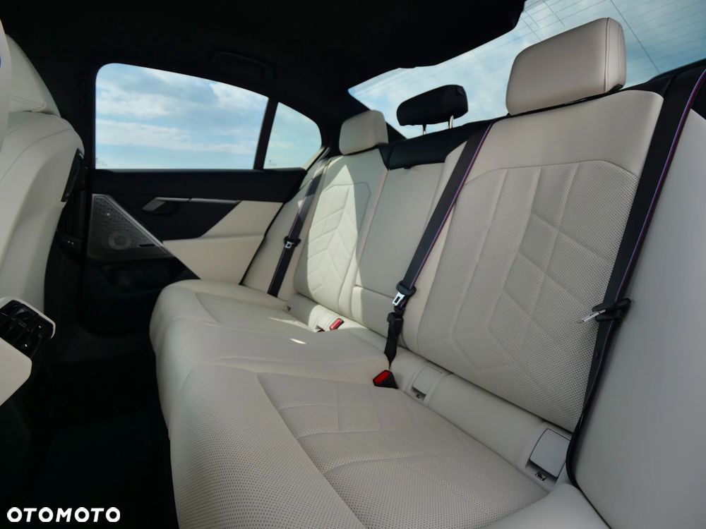 BMW Seria 5 520d xDrive mHEV M Sport - 34