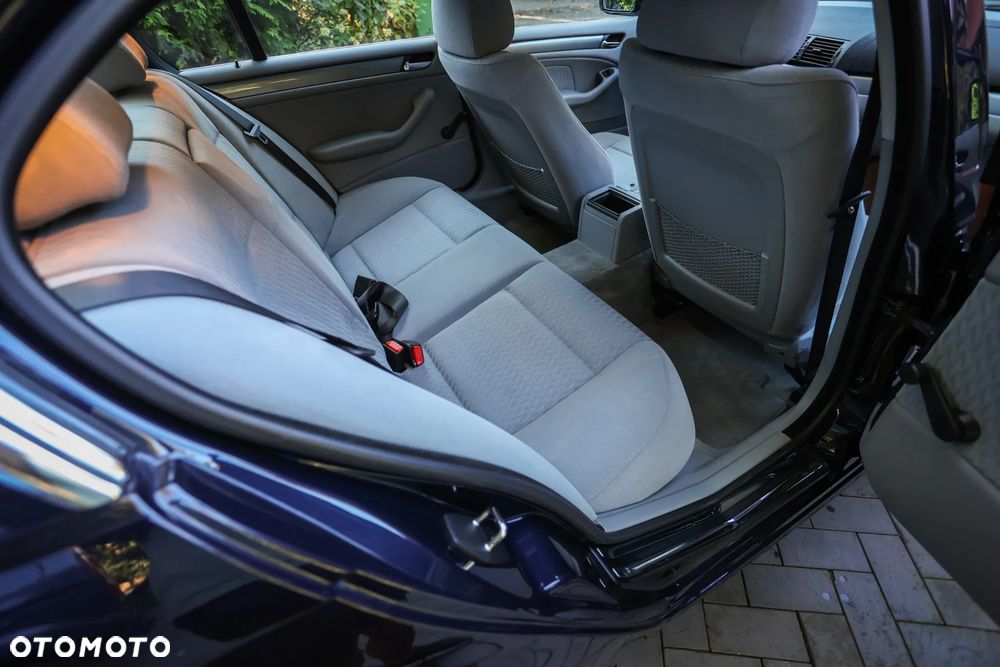 BMW Seria 3 323i - 21