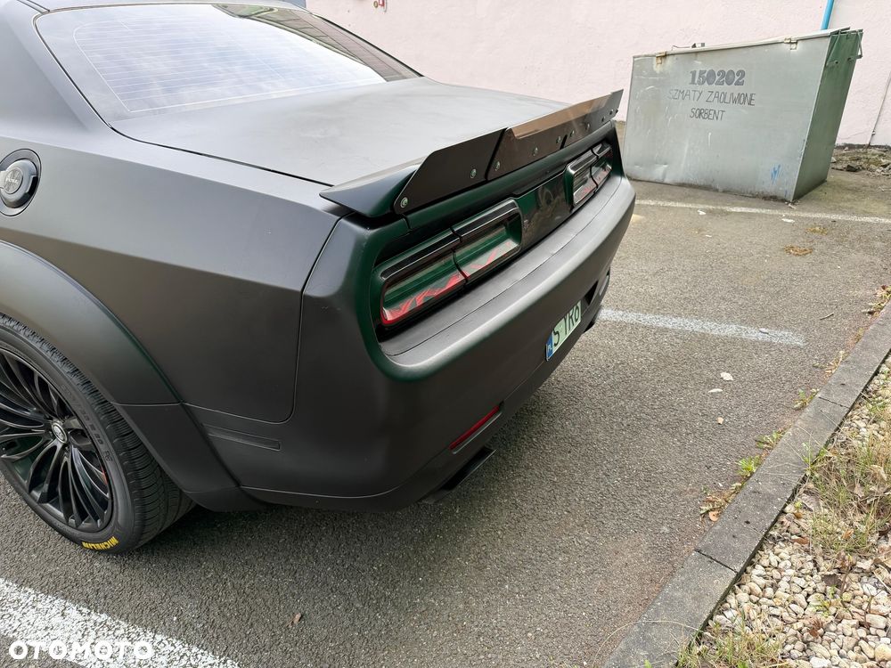 Dodge Challenger - 4