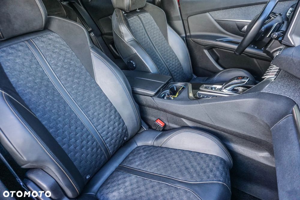 Peugeot 3008 1.2 PureTech Road Trip S&S EAT8 - 34