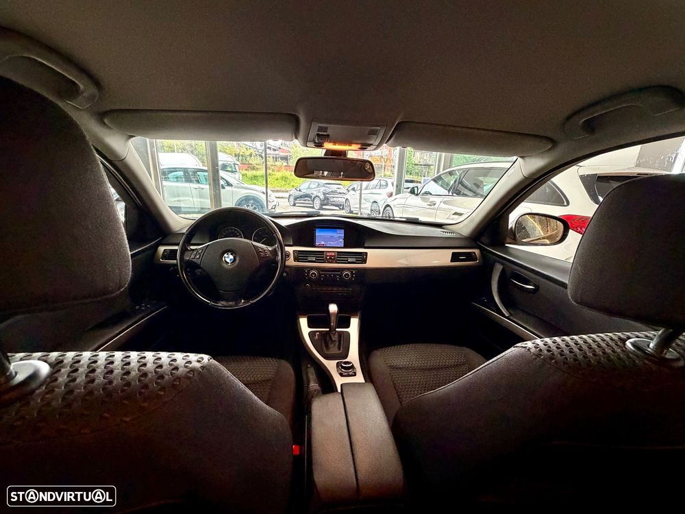 BMW 318 d LifeStyle Auto - 8