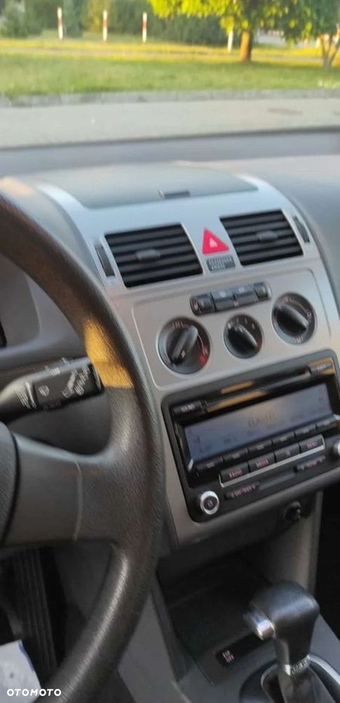 Volkswagen Touran - 11