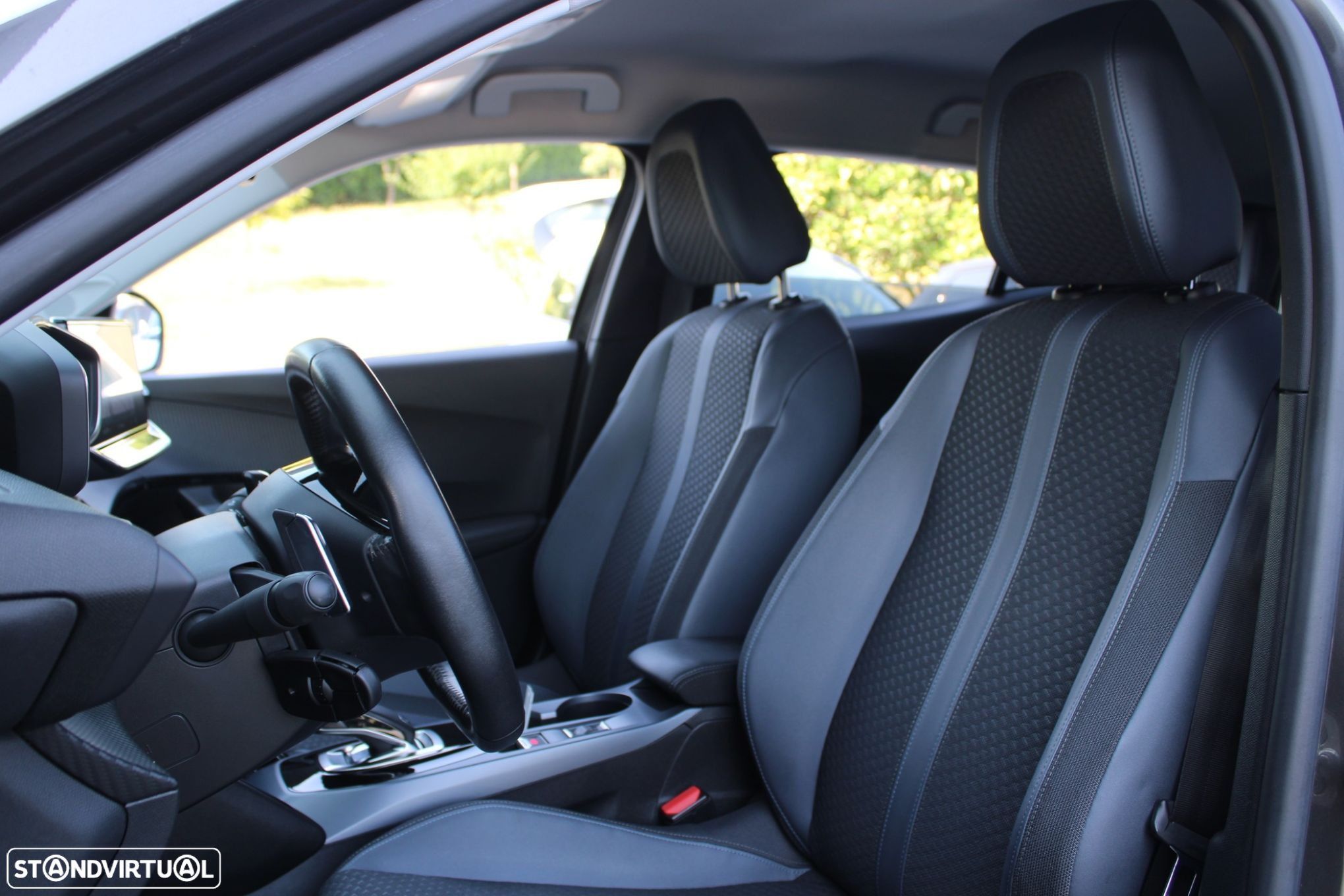Peugeot 2008 1.2 PureTech Allure Pack EAT8 - 5
