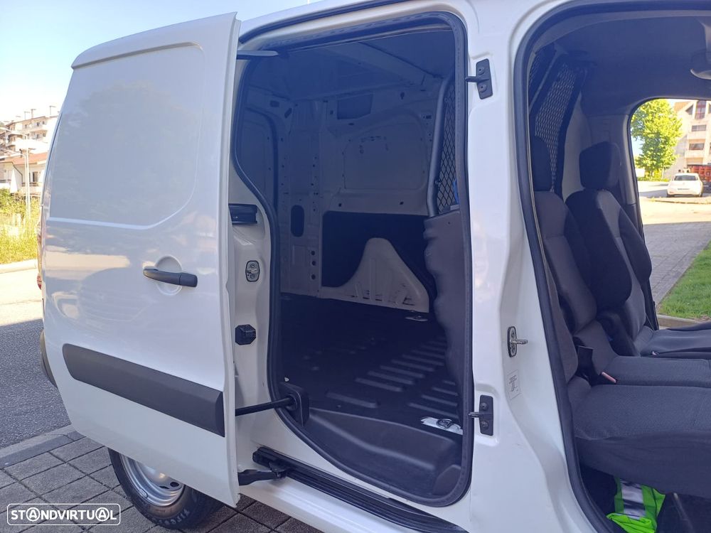 Peugeot PARTNER LONGA 1.6 HDI 100 CV - 3 LUGARES - 31