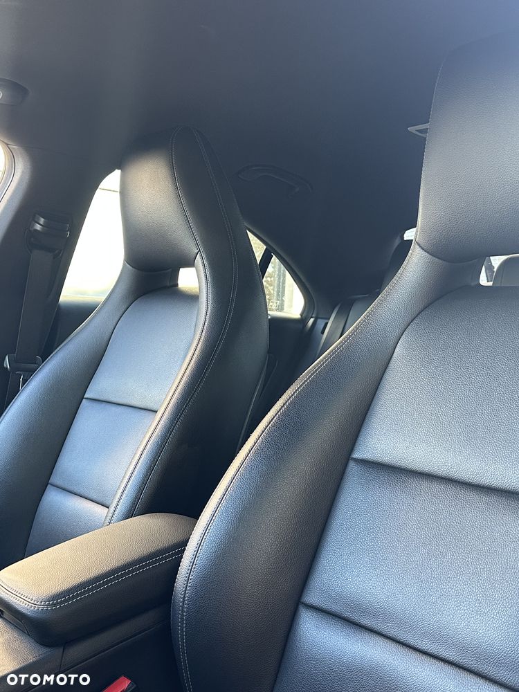 Mercedes-Benz CLA 250 7G-DCT AMG Line - 13