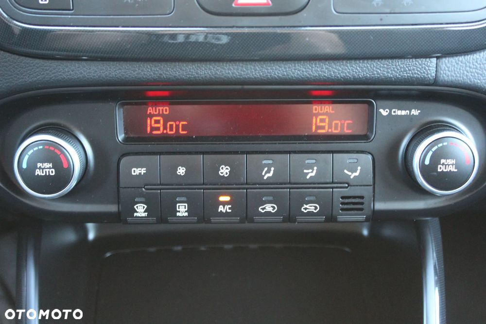 Kia Carens 1.7 CRDi S 7os - 27