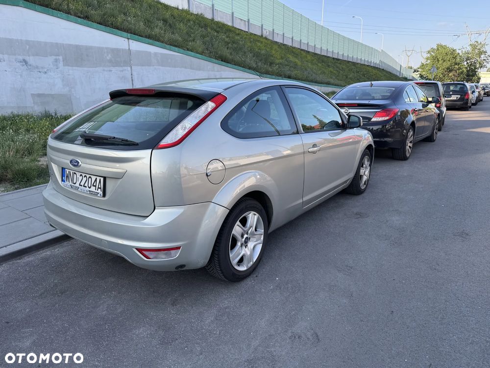 Ford Focus 1.6 Ambiente - 4