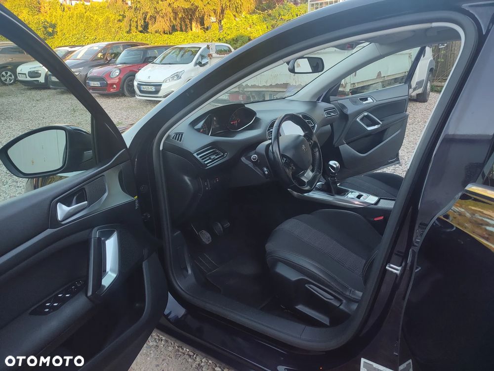 Peugeot 308 PureTech 130 GPF Stop & Start Allure Business-Paket - 20