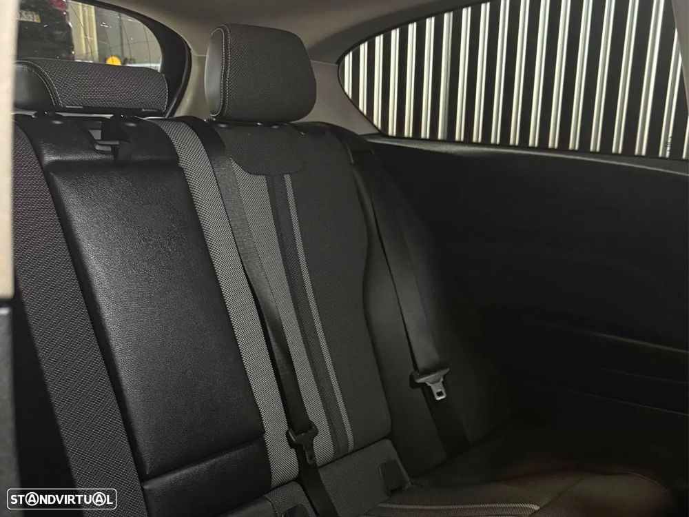 BMW 116 d Line Urban - 14