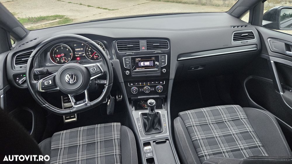 Volkswagen Golf 2.0 TDI BlueMotion Technology Lounge - 9