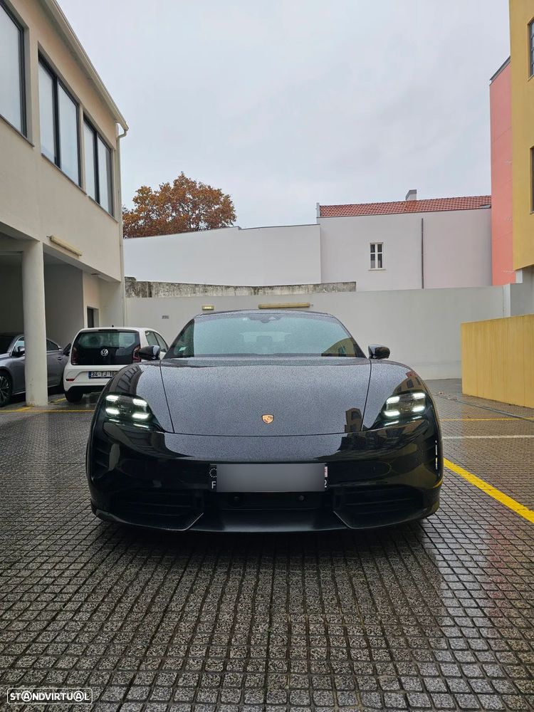 Porsche Taycan Turbo S - 8