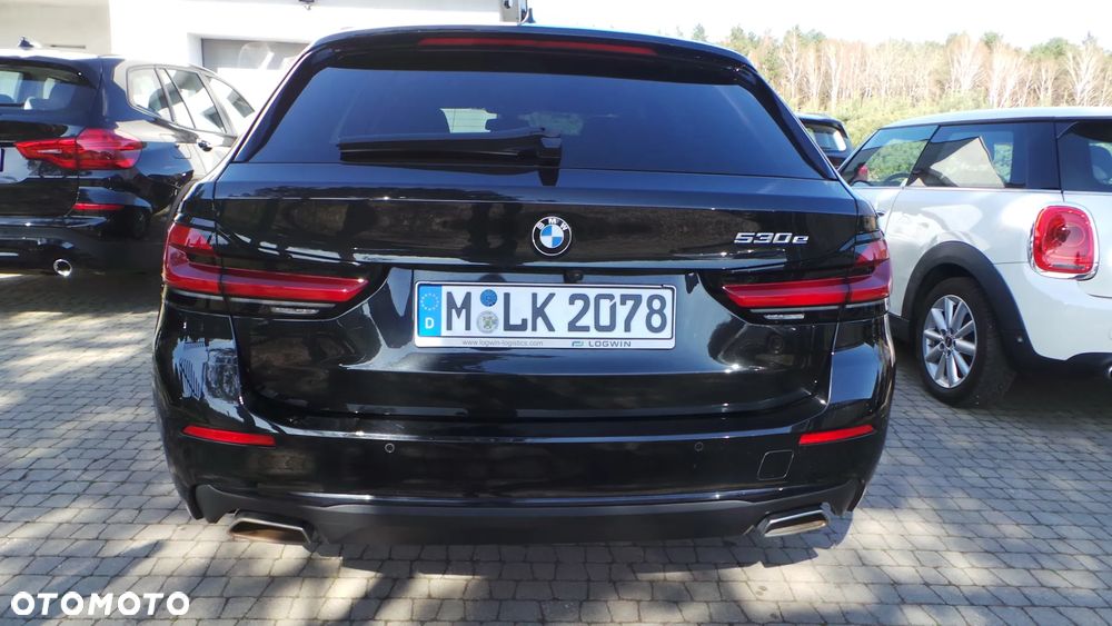 BMW Seria 5 530e Touring - 10