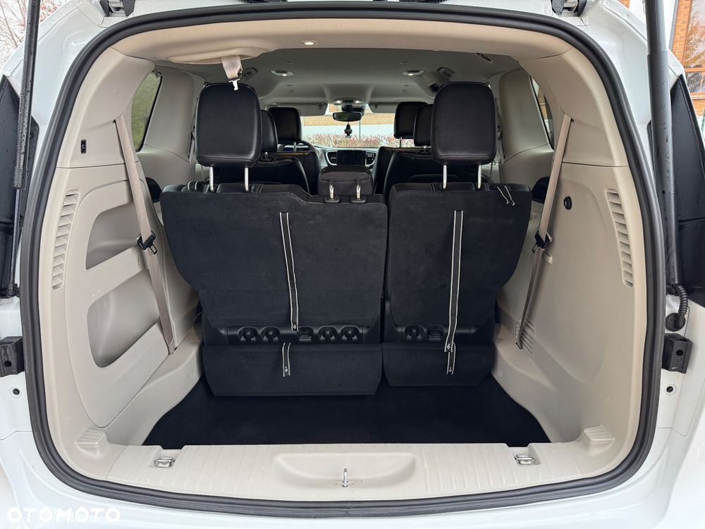 Chrysler Pacifica - 14