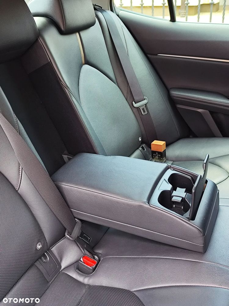 Toyota Camry 2.5 Hybrid Executive CVT - 29
