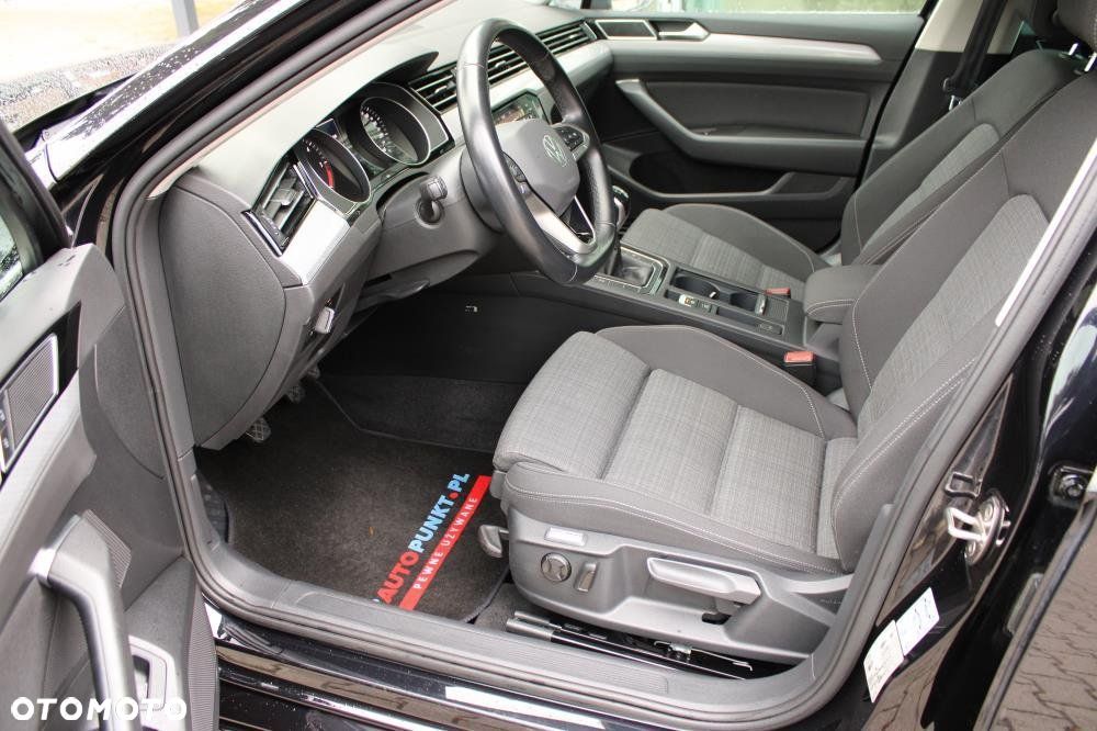 Volkswagen Passat - 11