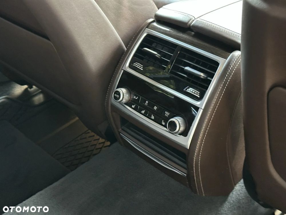 BMW Seria 7 740Le xDrive iPerformance - 23