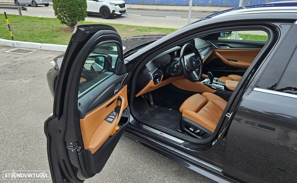 BMW 530 e Pack Desportivo M - 8