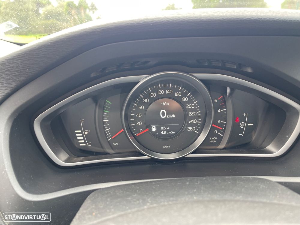 Volvo V40 D2 Momentum - 16