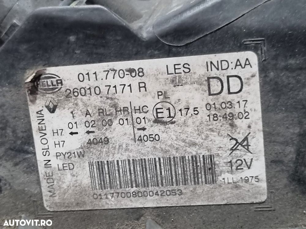 Far Dreapta Renault Kadjar 2015 - 2018 SUV 4 Usi (1310) Cu lupă - 4