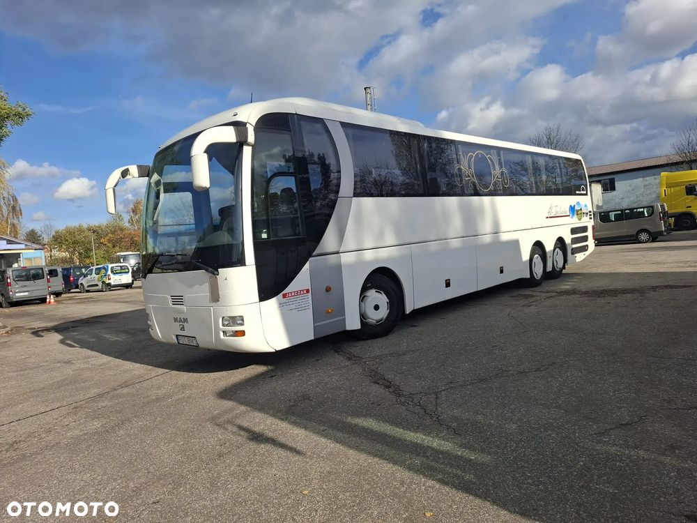 MAN LION'S COACH - 5