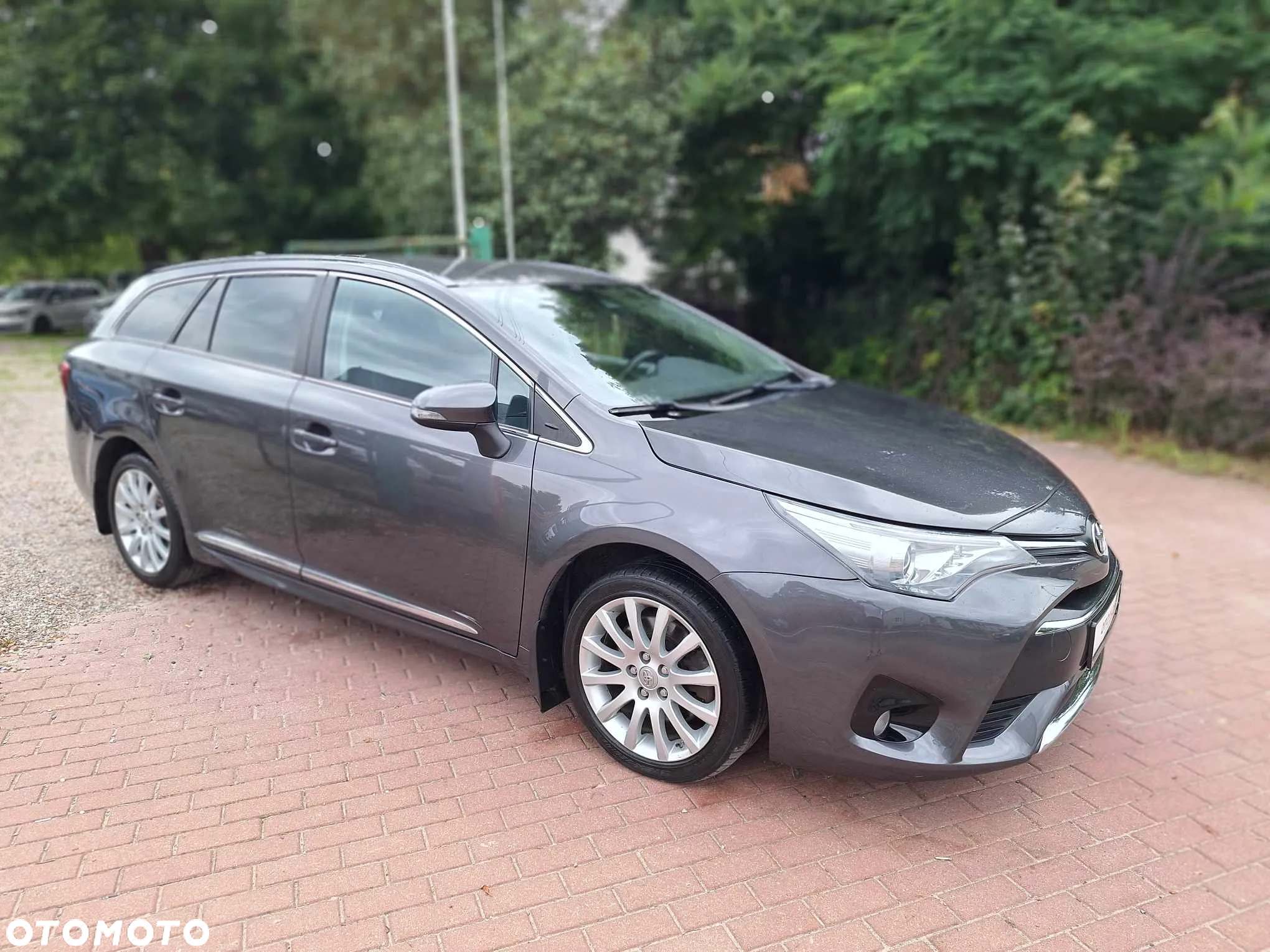 Toyota Avensis 2.0 D-4D Premium - 6