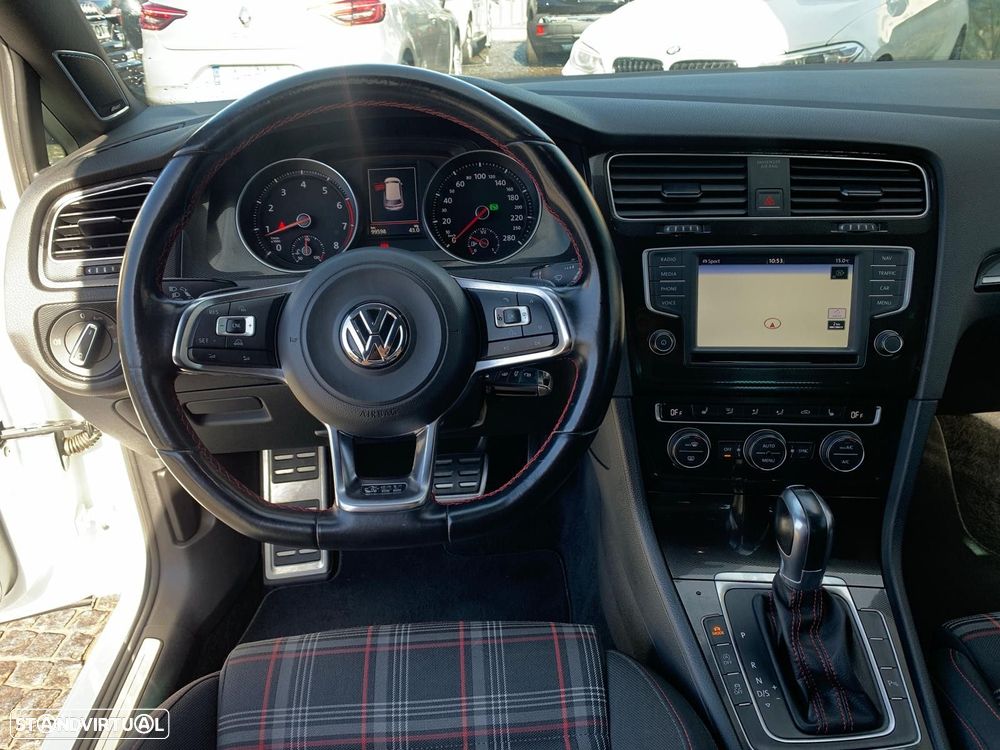 VW Golf 2.0 TSi GTi DSG Performance - 21