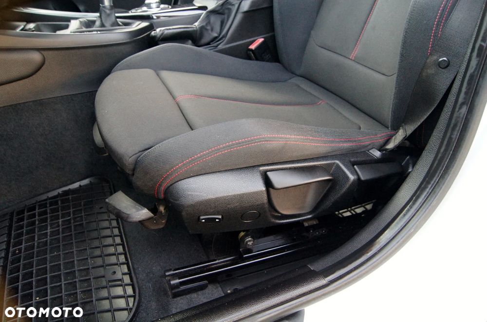 BMW Seria 1 118d Sport Line - 14