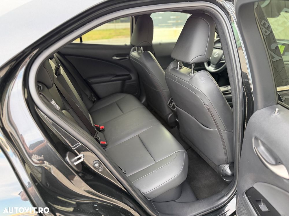 Lexus UX 250h 2.0L HEV 20H- (178 HP) 4X2 CVT Executive - 16