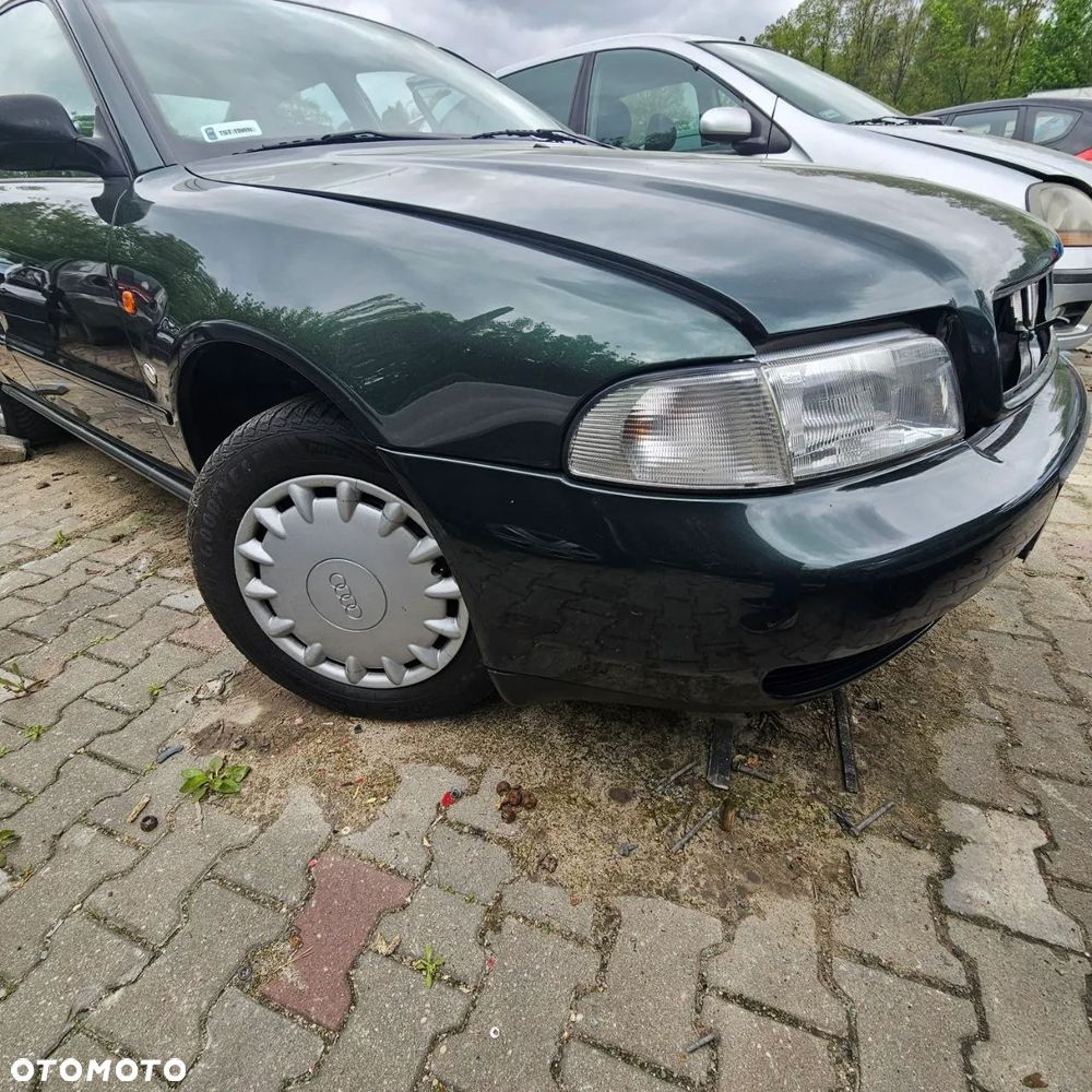 Zderzak przedni / przód / Audi A4B5 (1995) kod lak : LY6P - 2