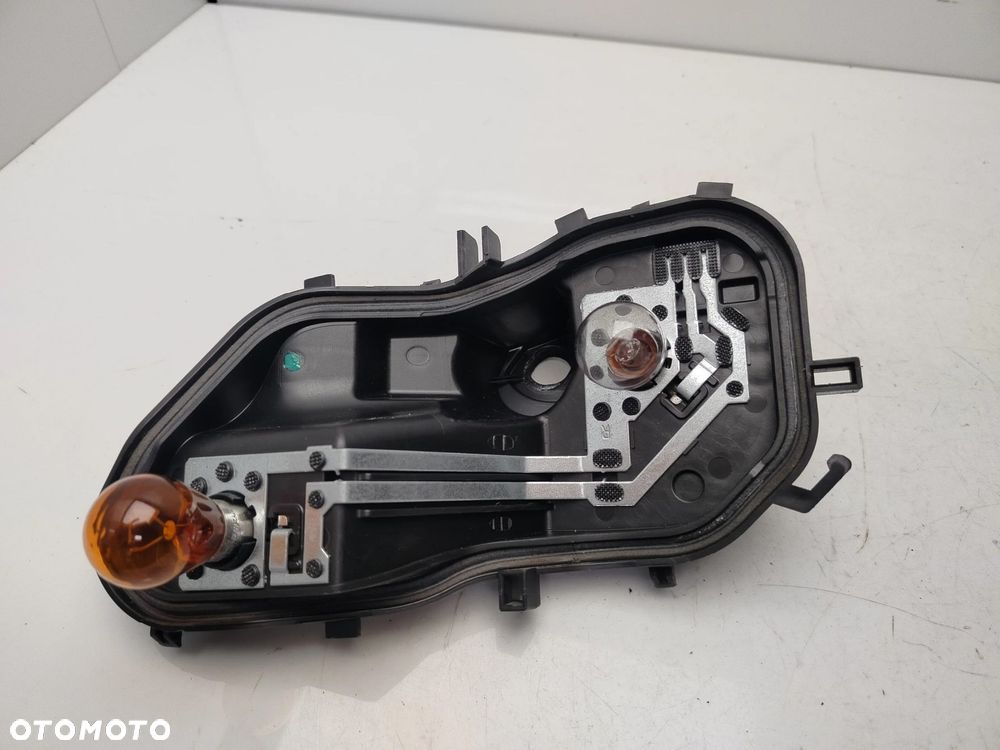 OPEL CORSA E 5D WKŁAD GNIAZDO LAMPY PRAWY TYŁ - 2